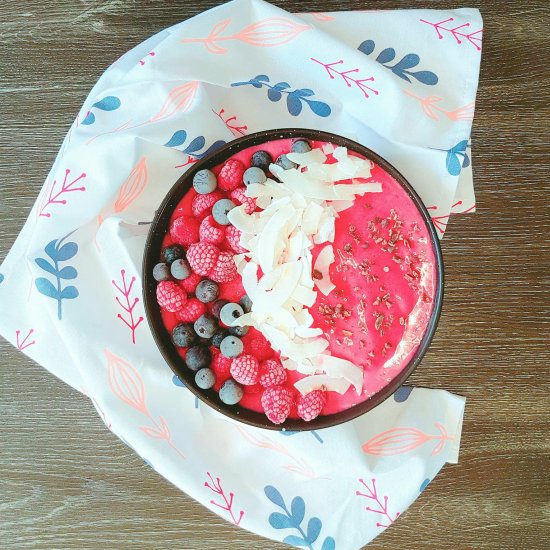 Berry blast smoothie bowl