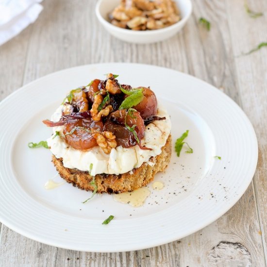 Toasts with goat cheese