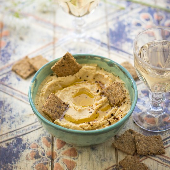 Sweet hummus with roasted scallions