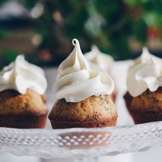 Lemon & poppy seed cake