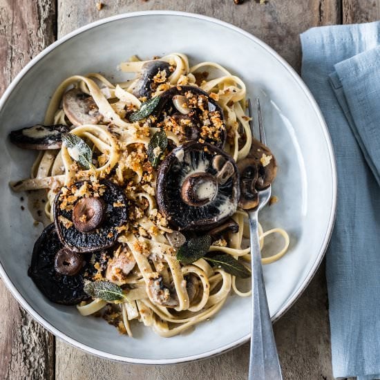 Creamy Mushroom & Garlic Fettuccine