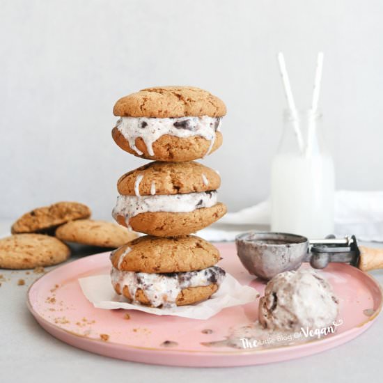 Vegan ice-cream sandwich cookies