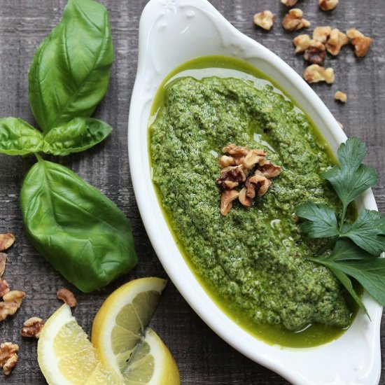 5 Minute Spinach Walnut Pesto