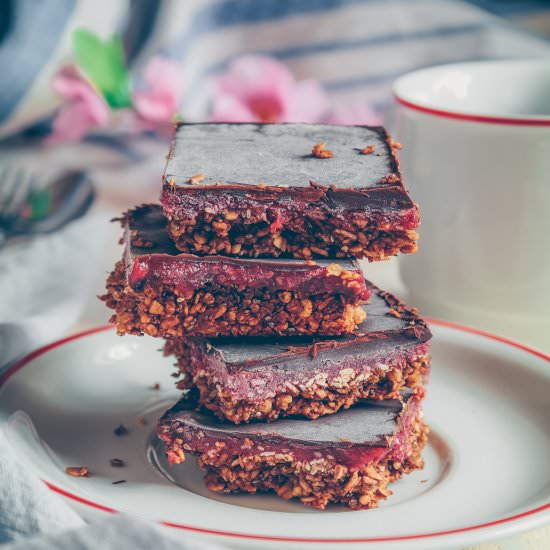 Oat bars with raspberry chia jam