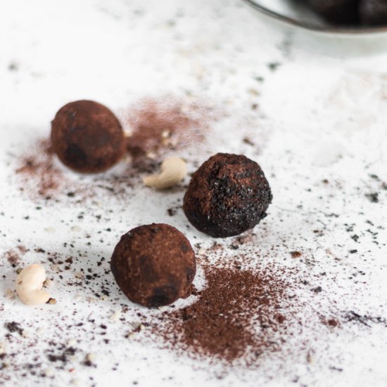 CHOCOLATE BLISS BALLS / RAW