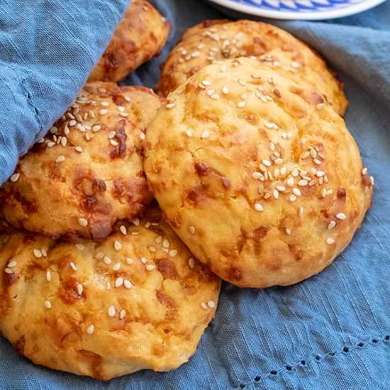 4-Ingredient Gluten-Free Cheese Bun