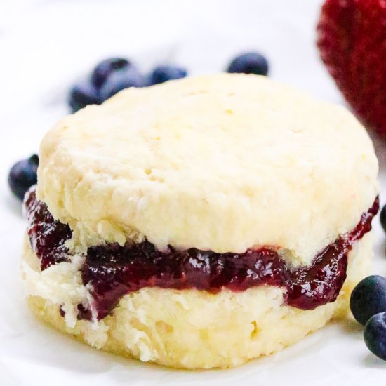 Easy Buttermilk Vegan Biscuits