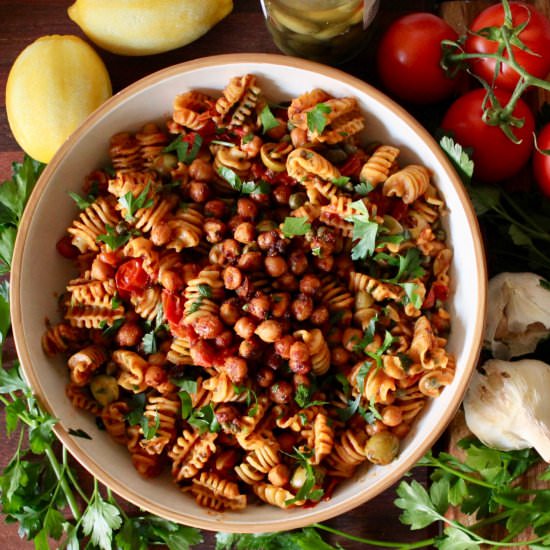 Pasta with tomato and chickpeas