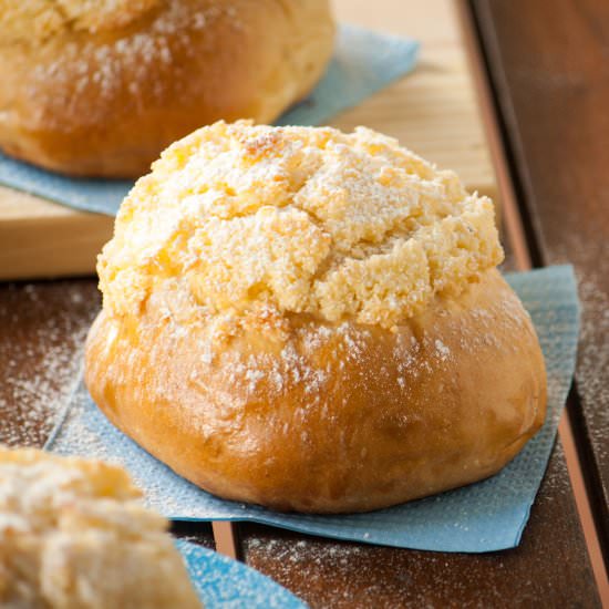 Pão de Deus (Portuguese bread)