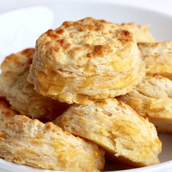 5-Ingredient Flaky Cheddar Biscuits