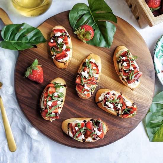 Strawberry Goat Cheese Crostini