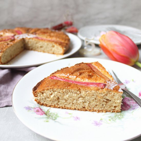 Vegan rhubarb macis sponge cake