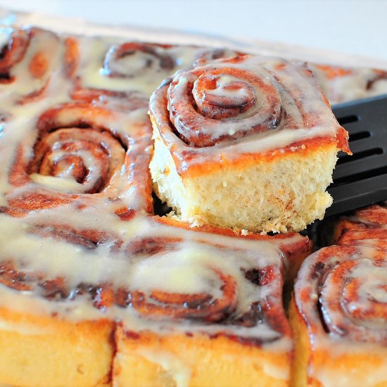 Cinnamon Rolls & Cream Cheese glaze