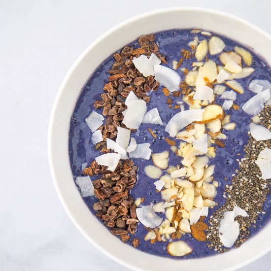 Blueberry cinnamon smoothie bowl