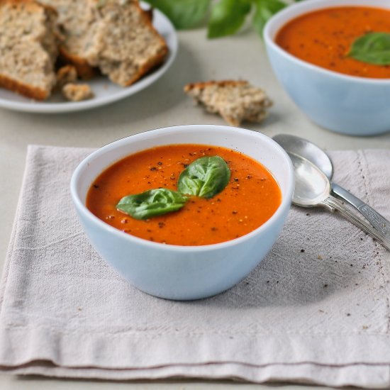 Roasted tomato and red pepper soup