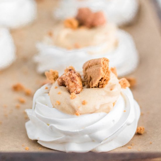 Cookie Butter Creme Mini Pavlovas