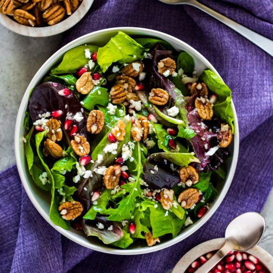 Spinach Pomegranate Pecan Salad