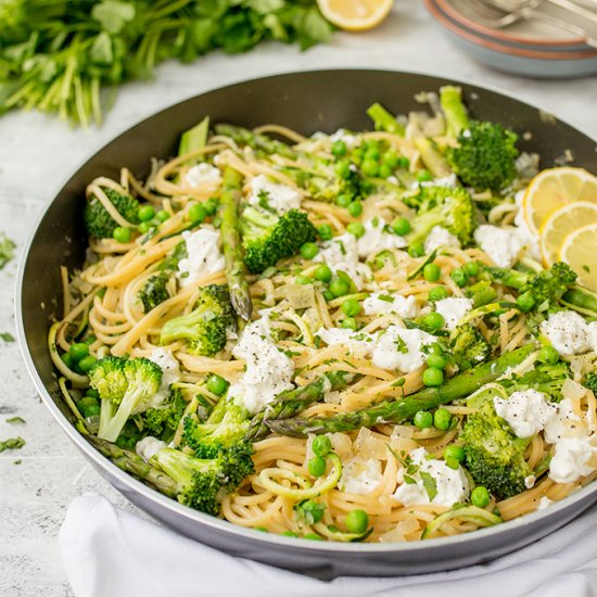 One pot garlic and herb spaghetti