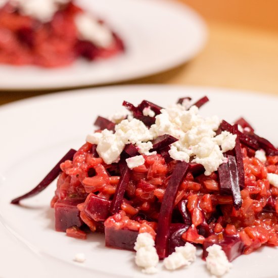 Beetroot risotto with goat cheese