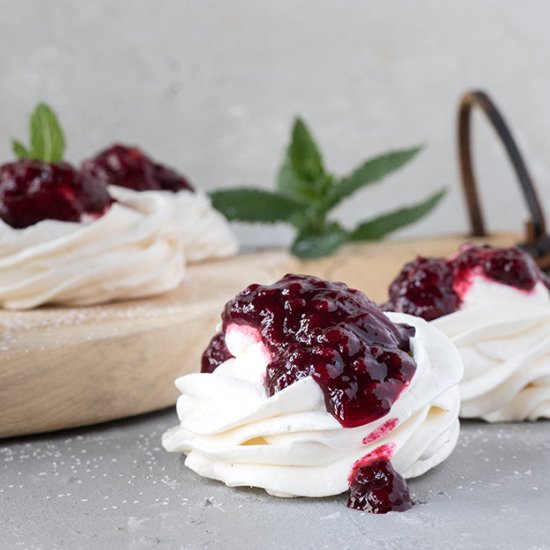 Meringues with Blackberry Sauce