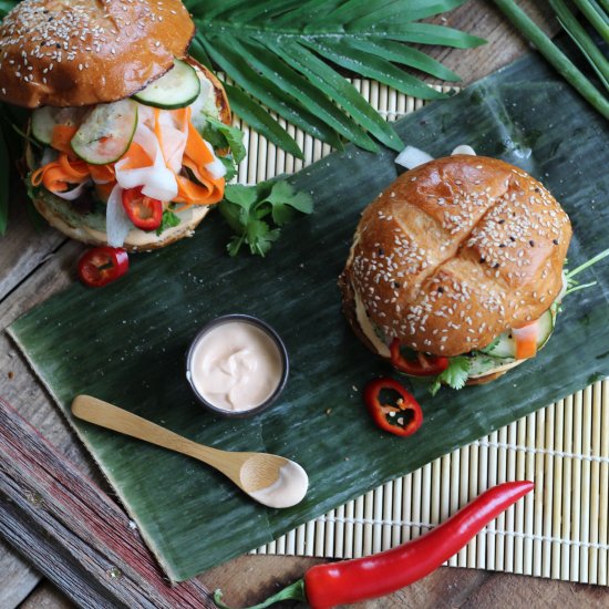 Bahn Mi Fish Burger w/ Srircha Mayo