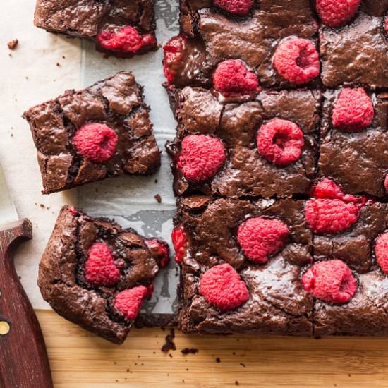 Vegan raspberry brownies