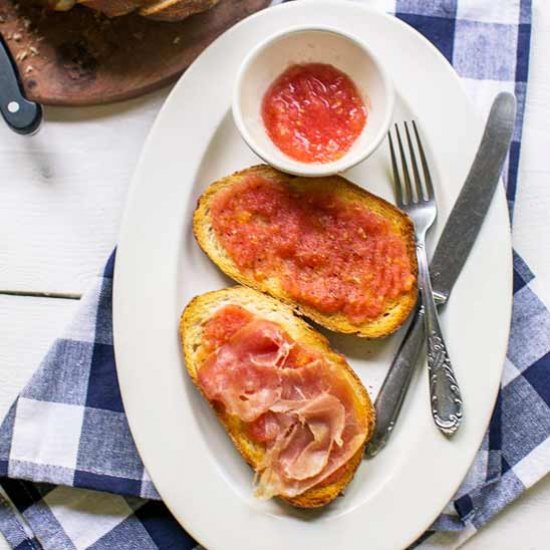 Pan con tomate