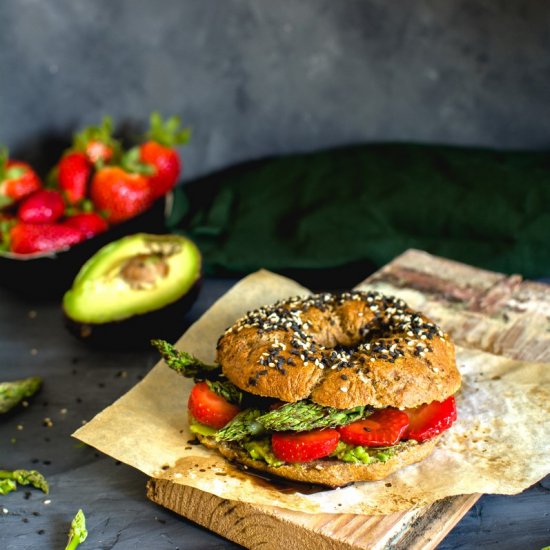 Asparagus & strawberries bagels