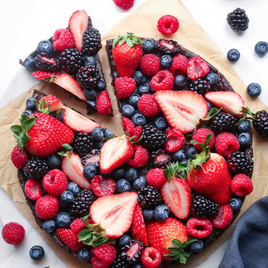 No-Bake Berry Brownie Pizza