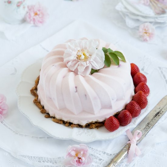 Strawberry ice cream cake