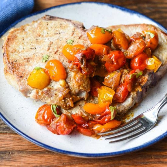 Skillet Pork Chops and Tomato Sauce