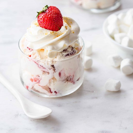 STRAWBERRY CHEESECAKE FLUFF