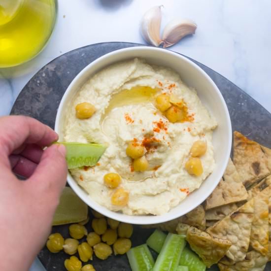 Easy Creamy Hummus