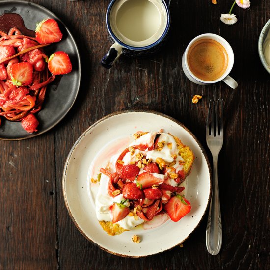 toast with roasted strawberries