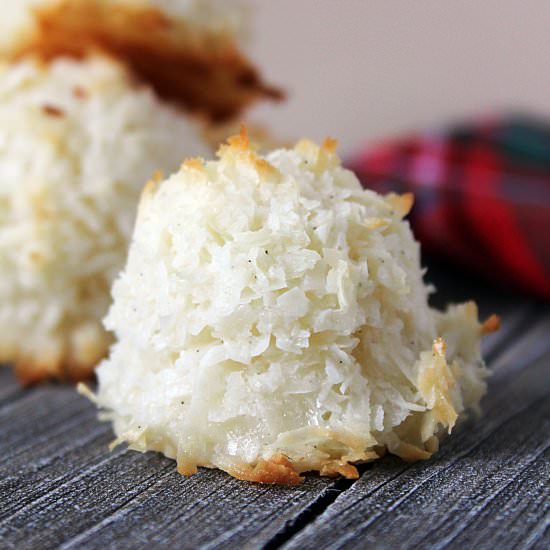 Vanilla Bean Coconut Macaroons