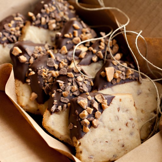 Toffee Pecan Shortbread Cookies