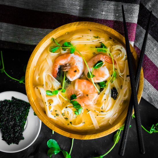 tom yum shrimp noodle soup