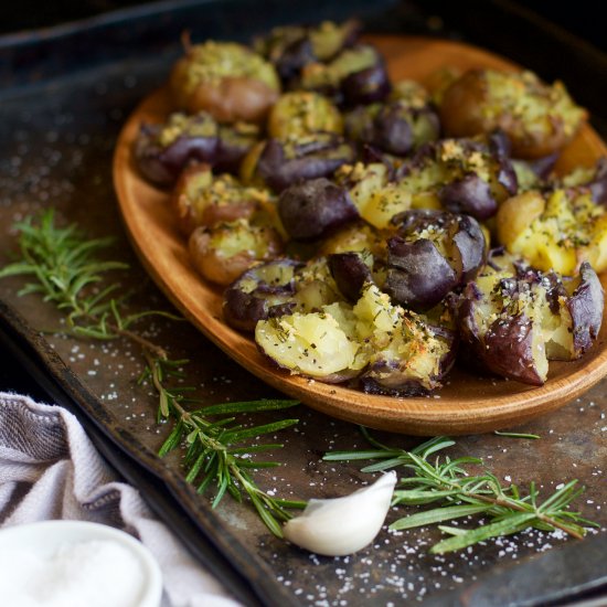 Crispy Garlic Smashed Potatoes