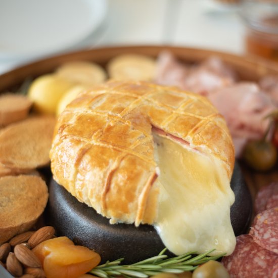 Baked Ham & Brie in Puff Pastry