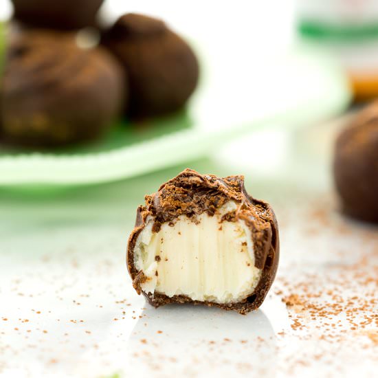 4 Ingredient Peppermint Truffles