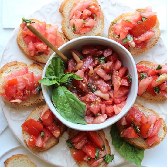 Easy tomato bruschetta appetizer