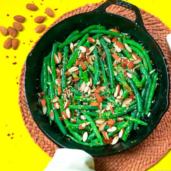 Green beans with toasted almonds