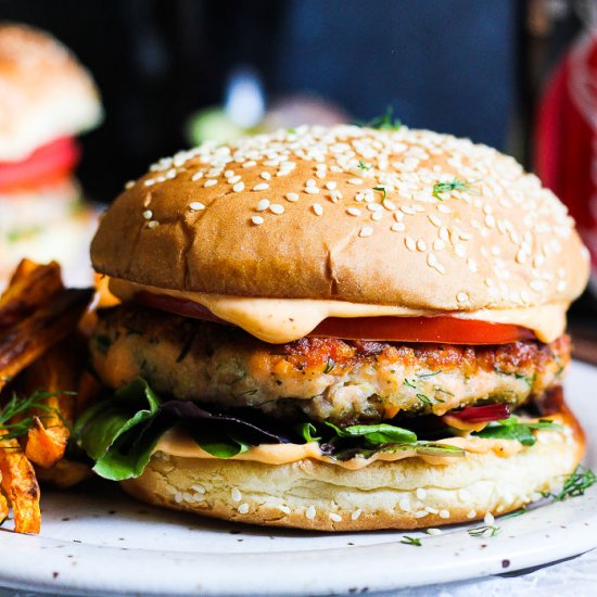 Salmon burgers with spicy aioli