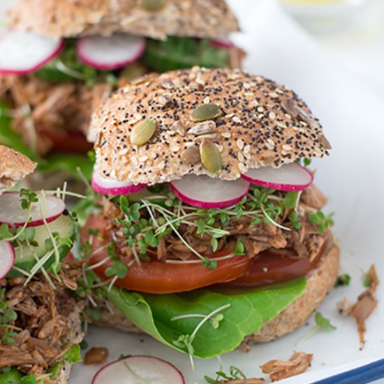 VEGAN BBQ ‘PULLED PORK’ BUNS