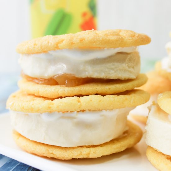 Lemonade Stand Cookiewiches