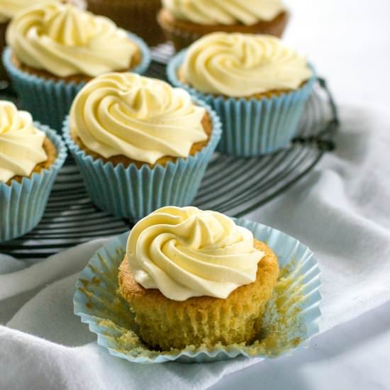 Easy Vegan Vanilla Cupcakes