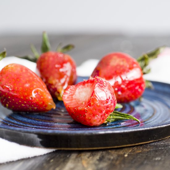 CANDIED STRAWBERRIES (TANGHULU)