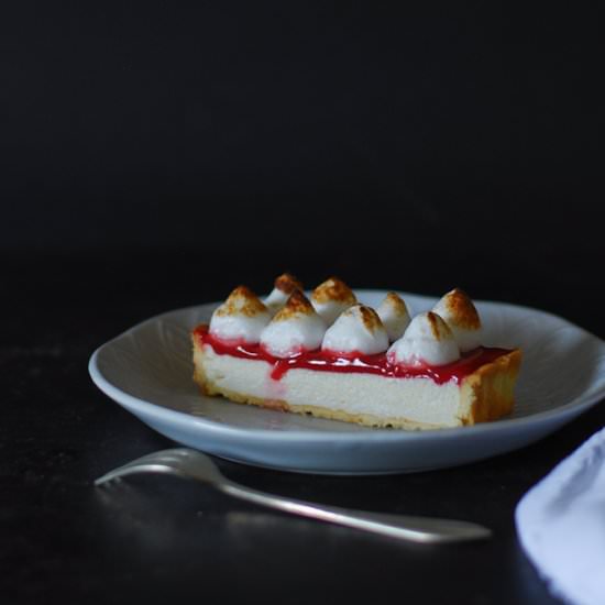 Raspberry meringue tart