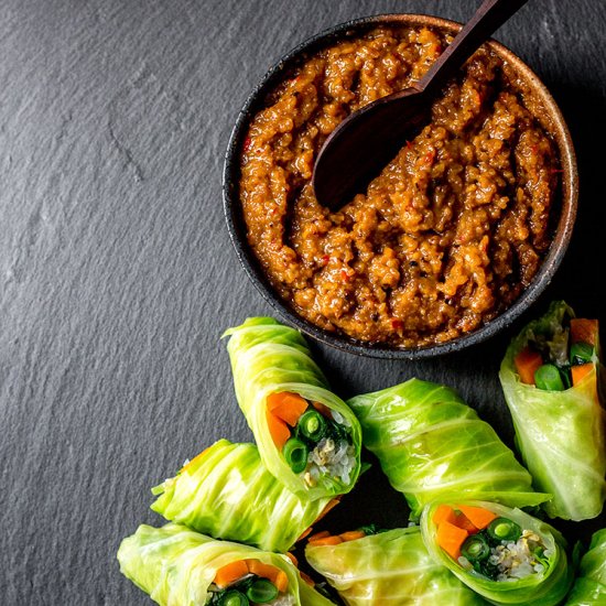 Gado gado rolls with peanut sauce