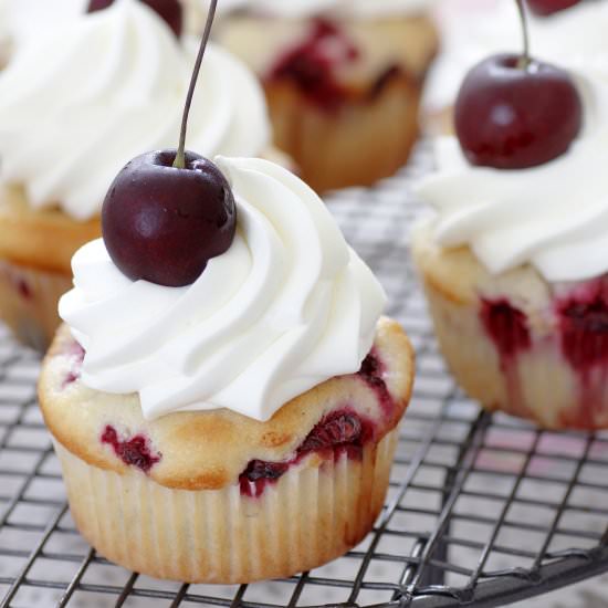 Vanilla Cupcakes with Berries